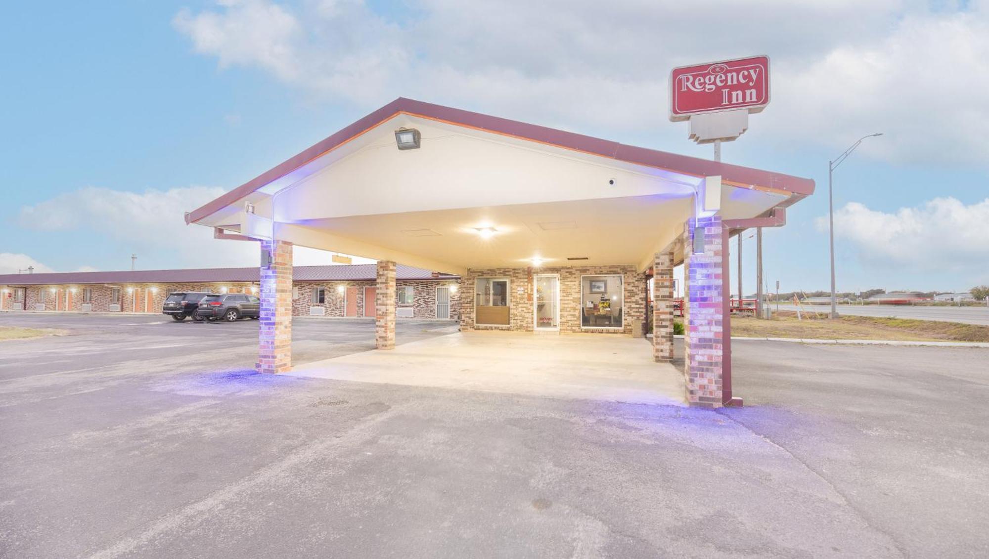 Regency Inn Hondo Exterior foto