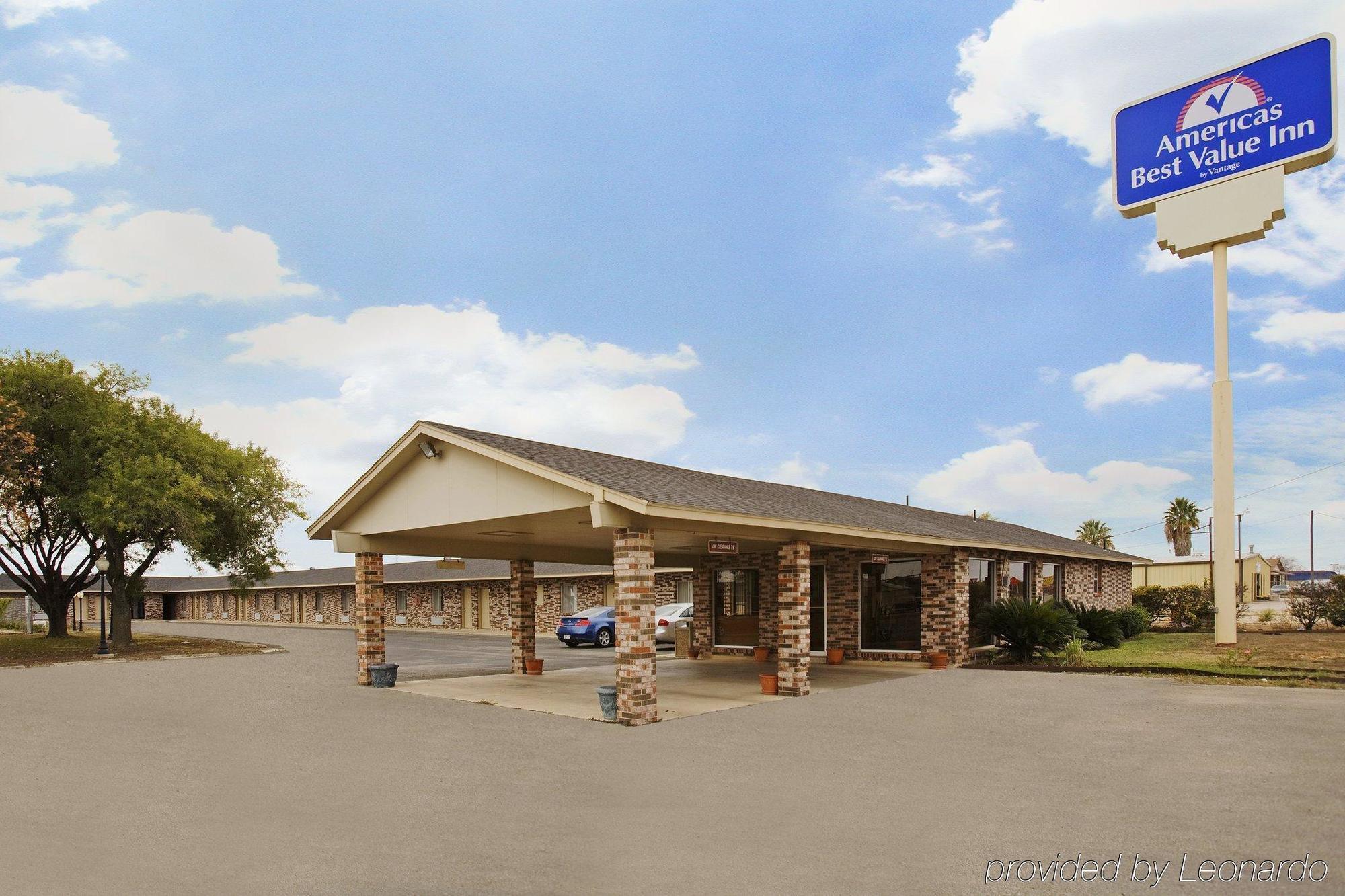 Regency Inn Hondo Exterior foto